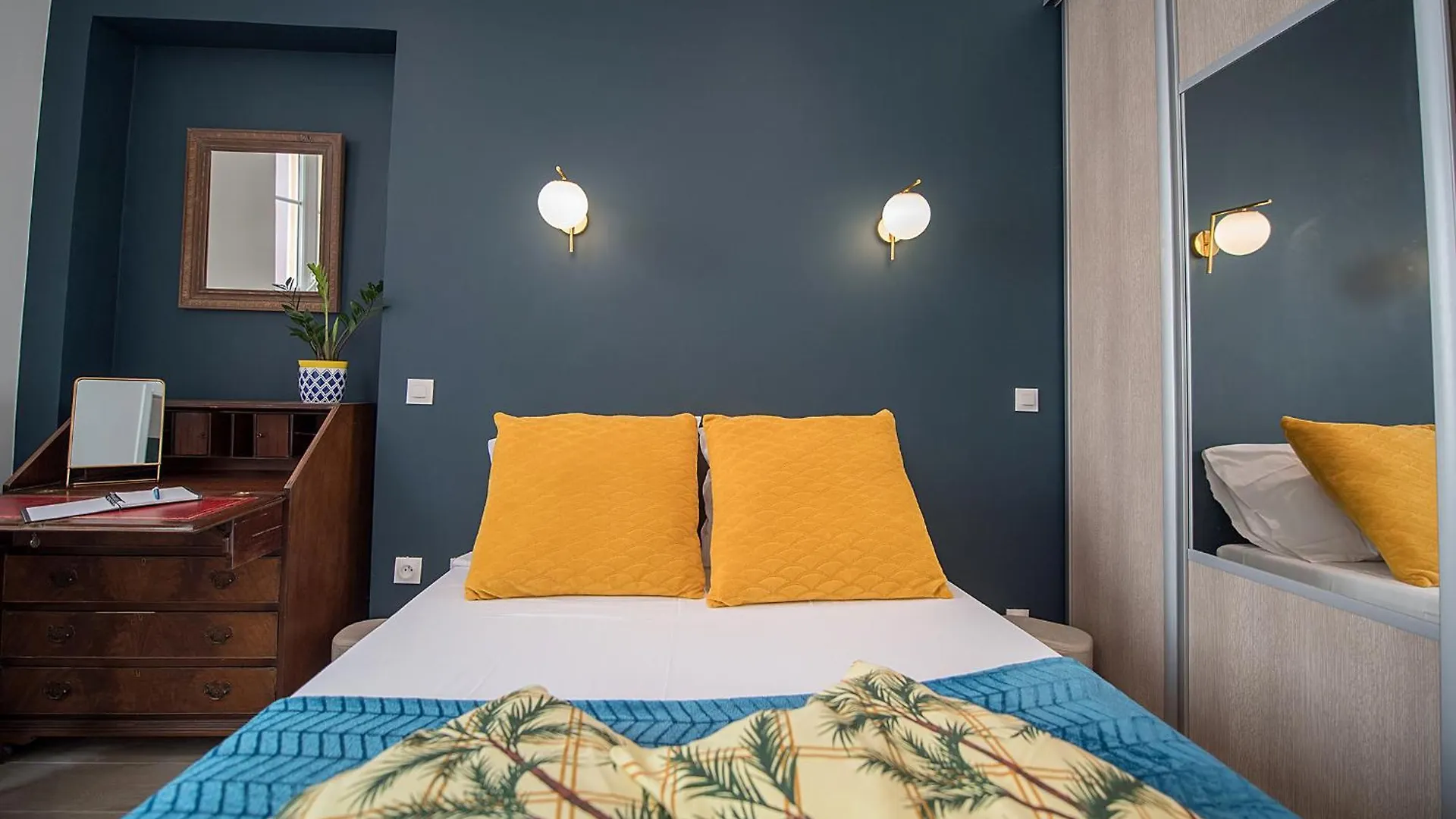 Tres Beau Duplex Dans Le Vieux Nice Avec Clim/Wifi France